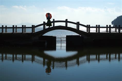 穿越習曼島迷霧：多重角度探討如何上島